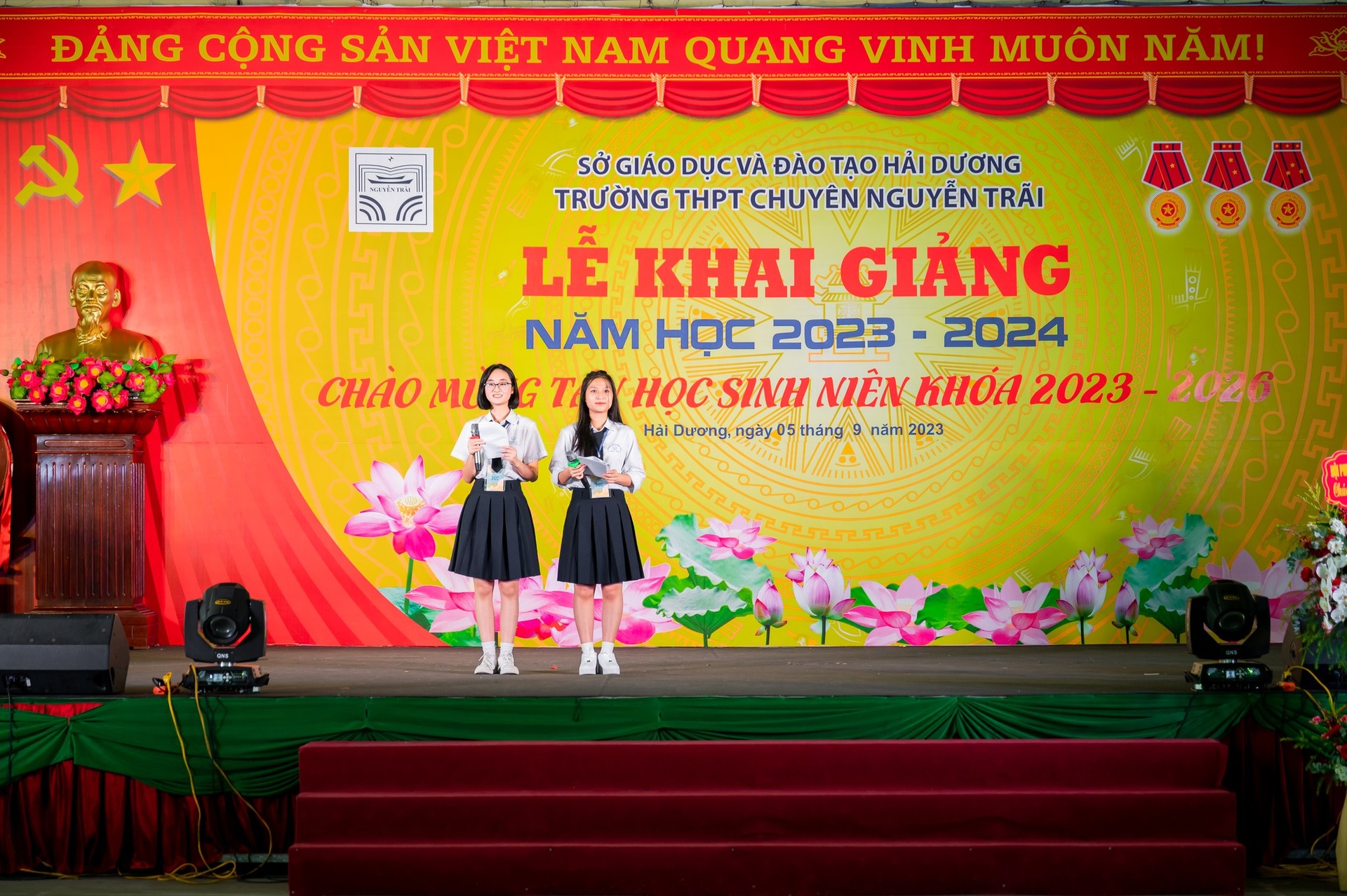 Nhấn để phóng to